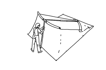  テント側面にテントポールを固定します。 入口窓を開き、テント内部に空気が入るようにしながらテントを立てます。